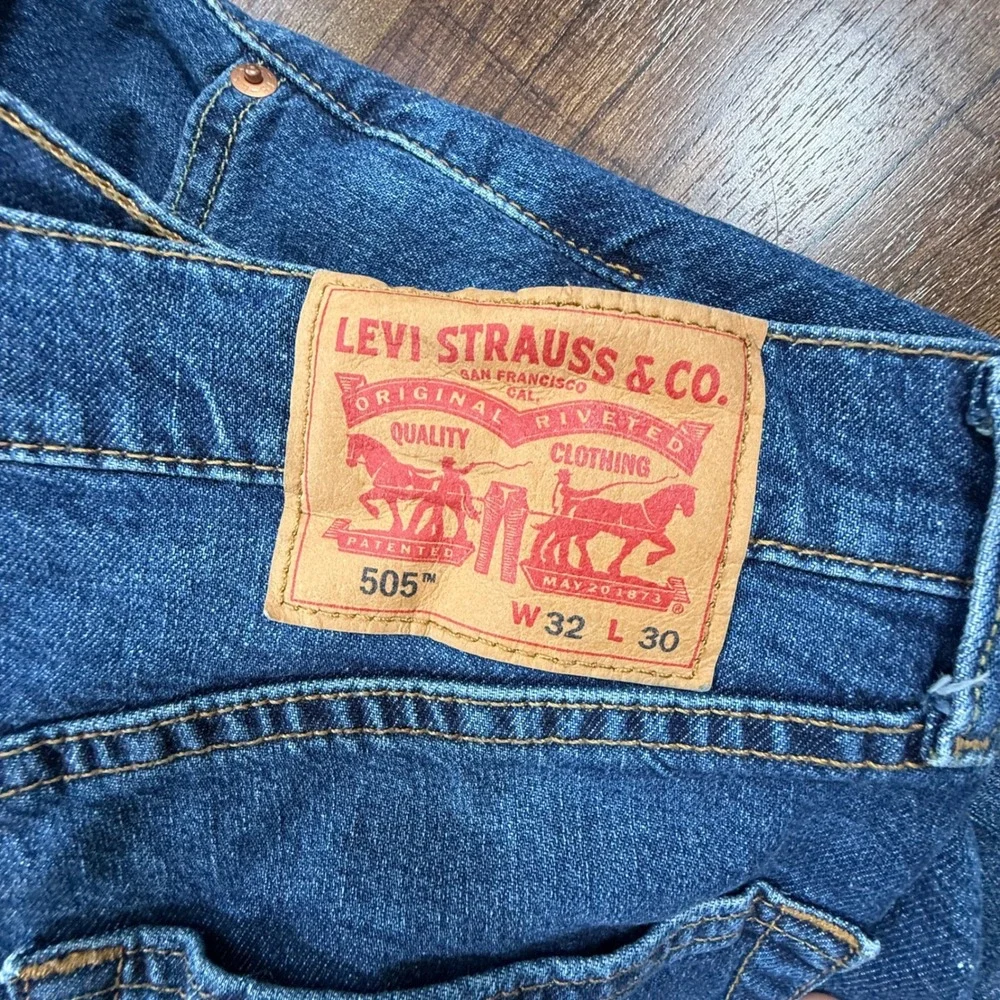 Levi's 505 Jeans Mens 32x30 Blue Regular Fit Straight Leg Medium Wash Denim